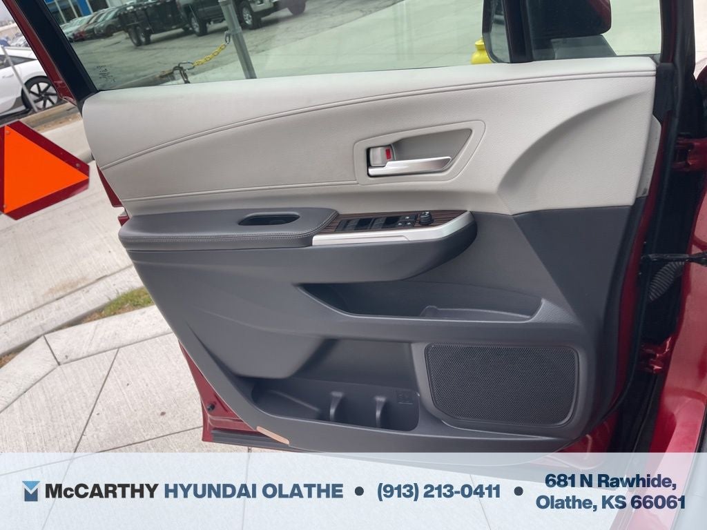 2021 Toyota Sienna XLE 8 Passenger