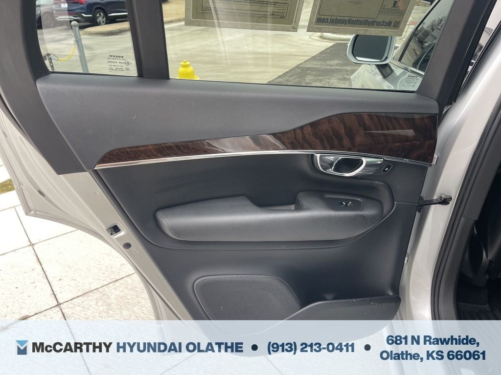 2016 Volvo XC90 T6 Momentum