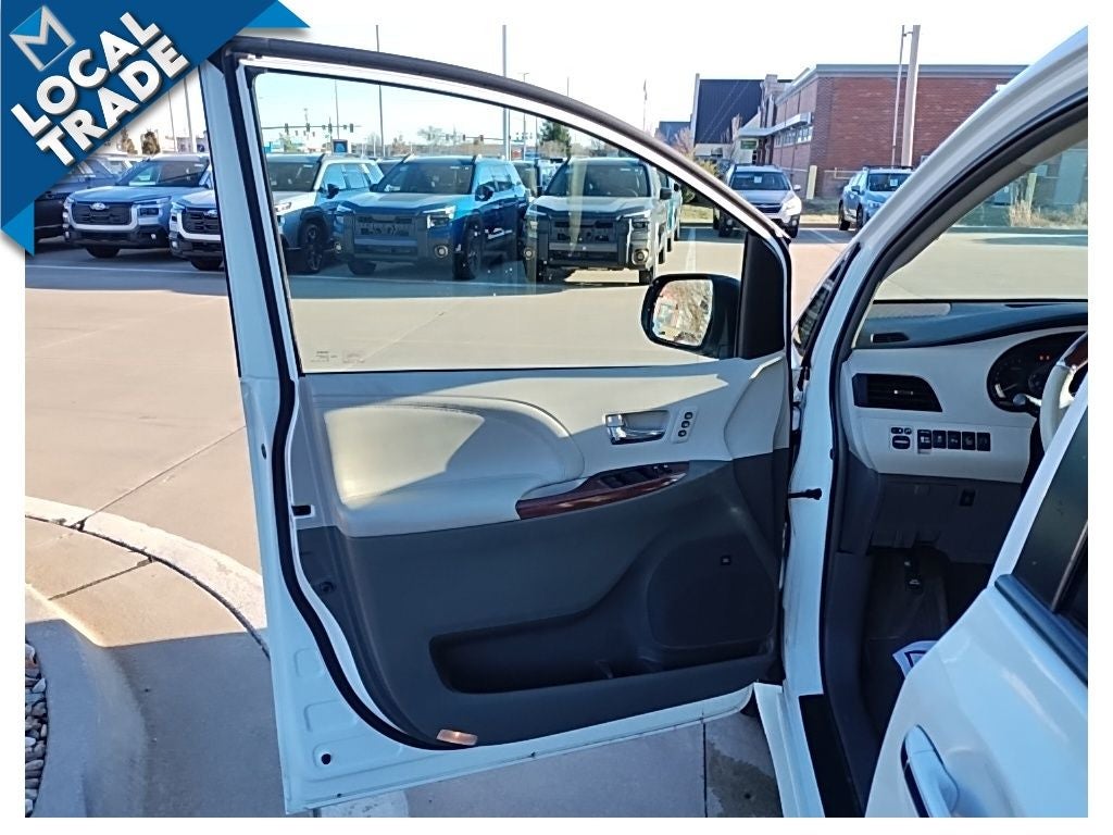 2013 Toyota Sienna AWD 7 Passenger