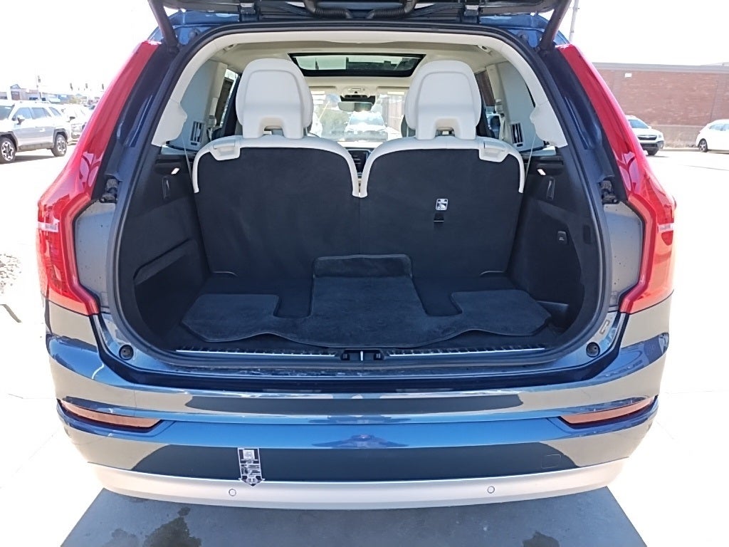 2022 Volvo XC90 T6 Momentum