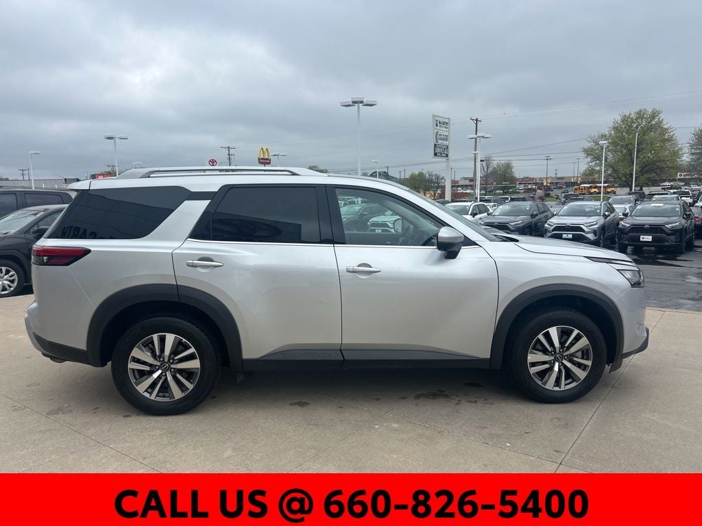 2025 Nissan Pathfinder SL