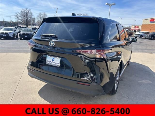 2025 Toyota Sienna LE 8 Passenger