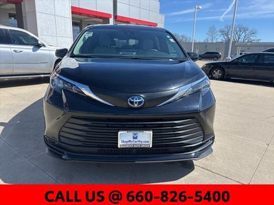 2025 Toyota Sienna LE 8 Passenger