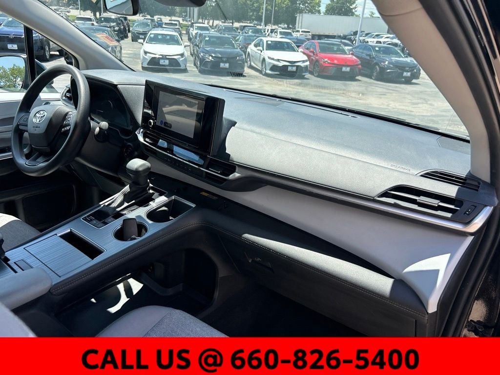 2025 Toyota Sienna LE 8 Passenger