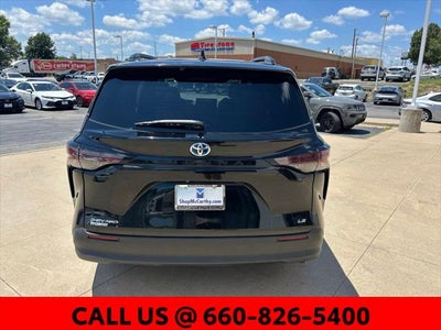 2025 Toyota Sienna LE 8 Passenger