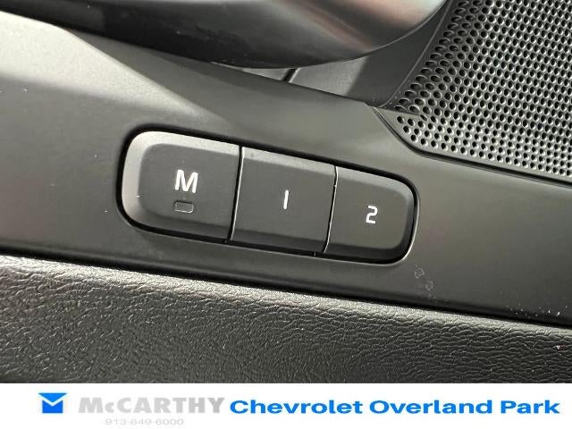 2025 Volvo XC40 Plus Bright Theme