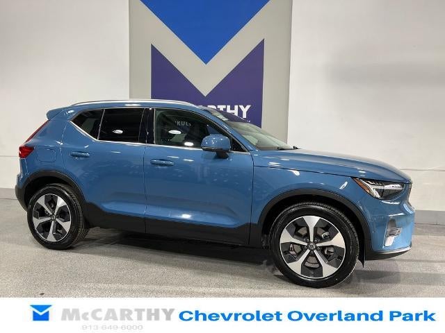 2025 Volvo XC40 Plus Bright Theme