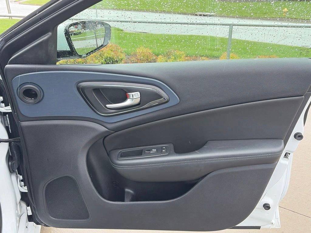 2016 Chrysler 200 S