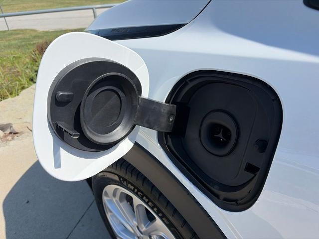 2027 Chevrolet Bolt FWD 4dr LT