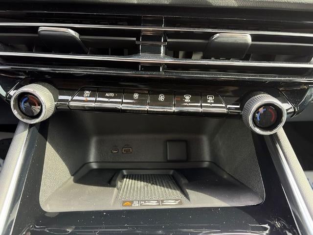 2027 Chevrolet Traverse LT w/2LT