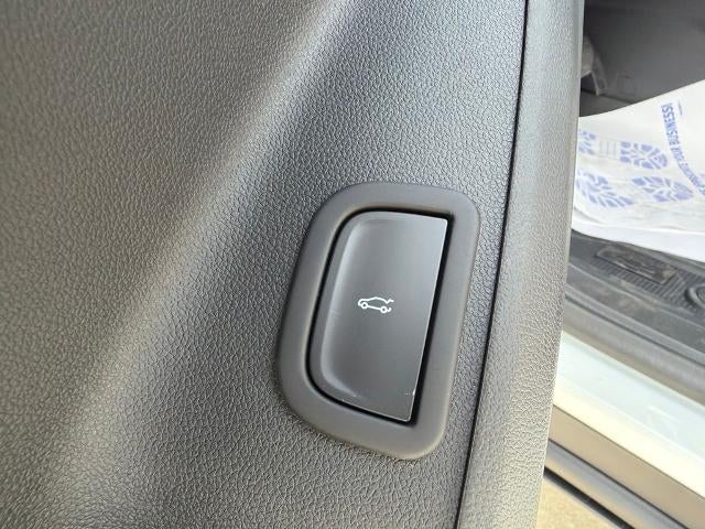 2027 Chevrolet Traverse LT w/2LT