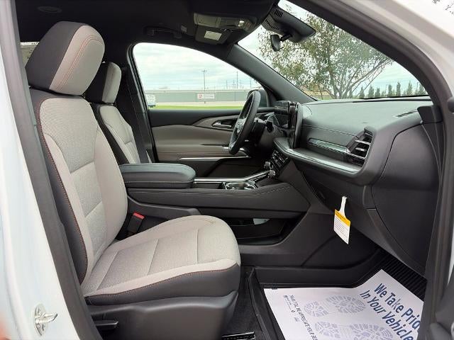 2027 Chevrolet Traverse LT w/2LT