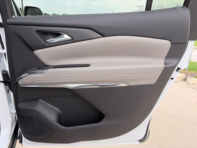 2027 Chevrolet Traverse LT w/2LT