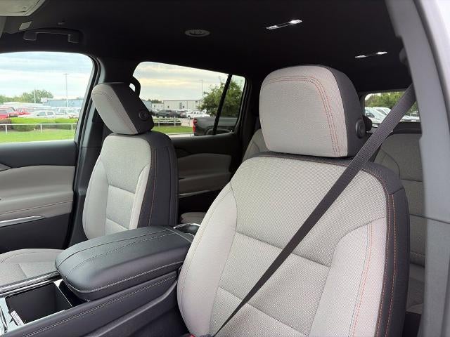 2027 Chevrolet Traverse LT w/2LT