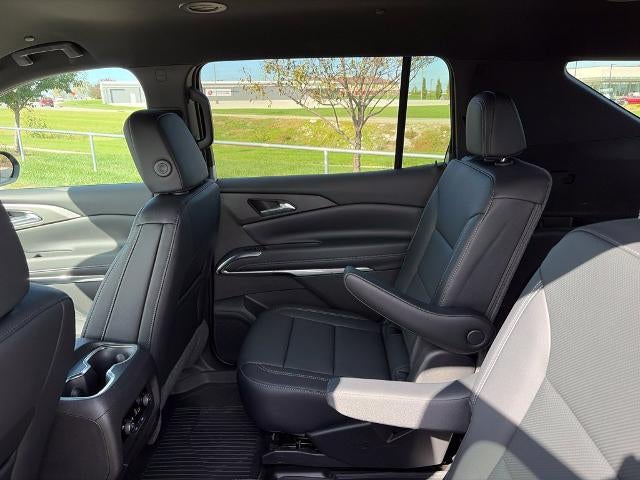 2027 Chevrolet Traverse LT w/2LT