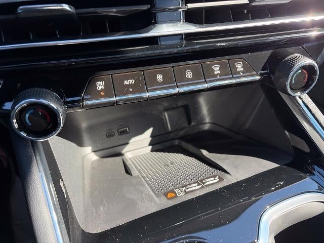 2027 Chevrolet Traverse LT w/2LT