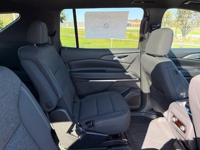 2027 Chevrolet Traverse LT w/2LT