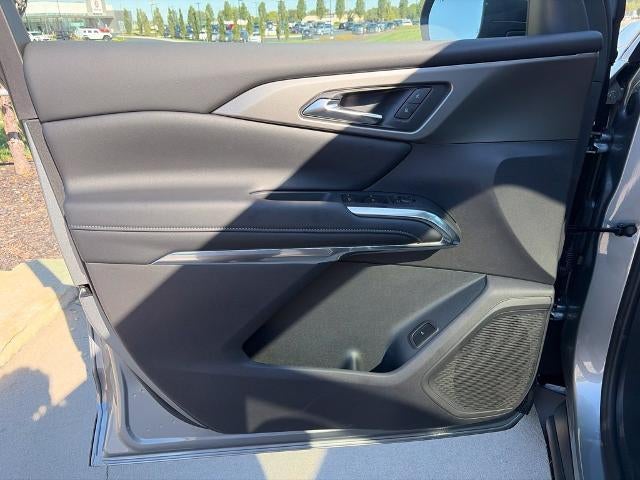 2027 Chevrolet Traverse LT w/2LT