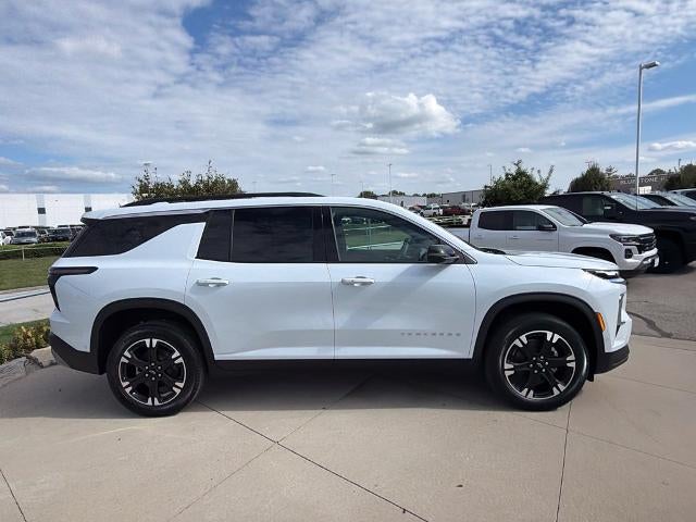 2027 Chevrolet Traverse LT w/2LT
