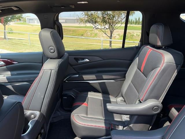 2027 Chevrolet Traverse RS w/2RS