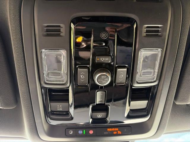 2026 Chevrolet Suburban 4WD Premier