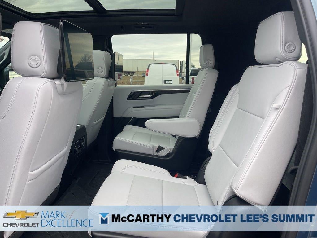 2025 Chevrolet Suburban 4WD Premier