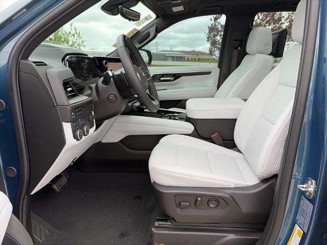 2025 Chevrolet Suburban 4WD Premier