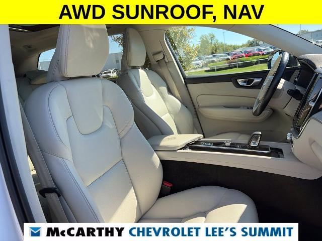 2024 Volvo XC60 Plus Dark Theme
