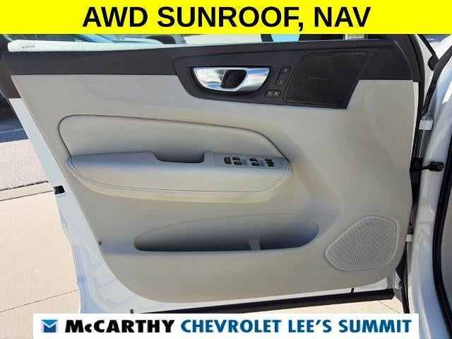 2024 Volvo XC60 Plus Dark Theme