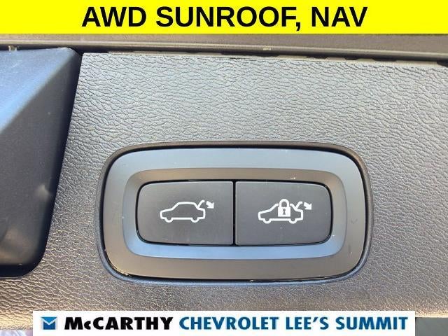 2024 Volvo XC60 Plus Dark Theme