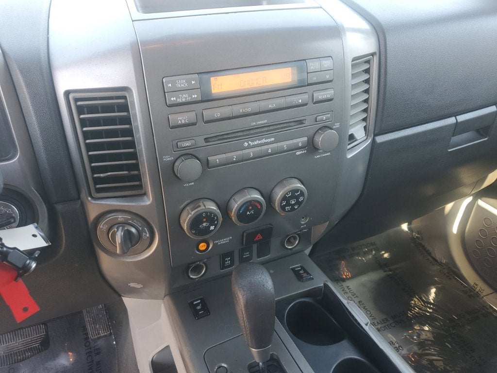 2004 Nissan Titan LE