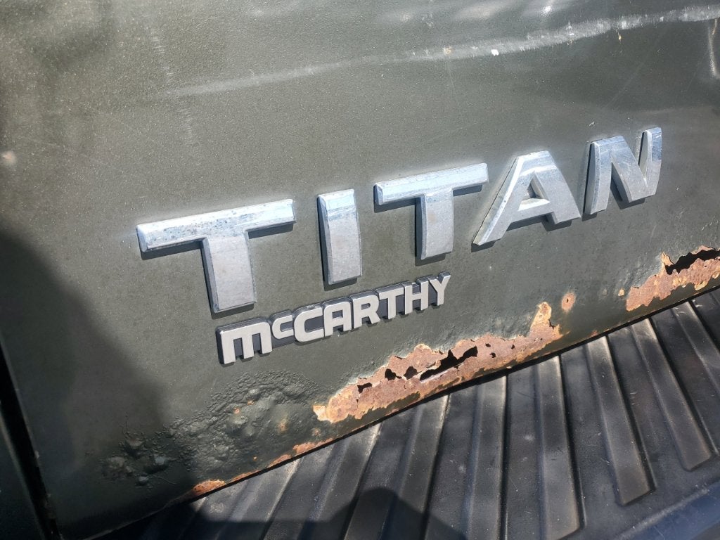 2004 Nissan Titan LE