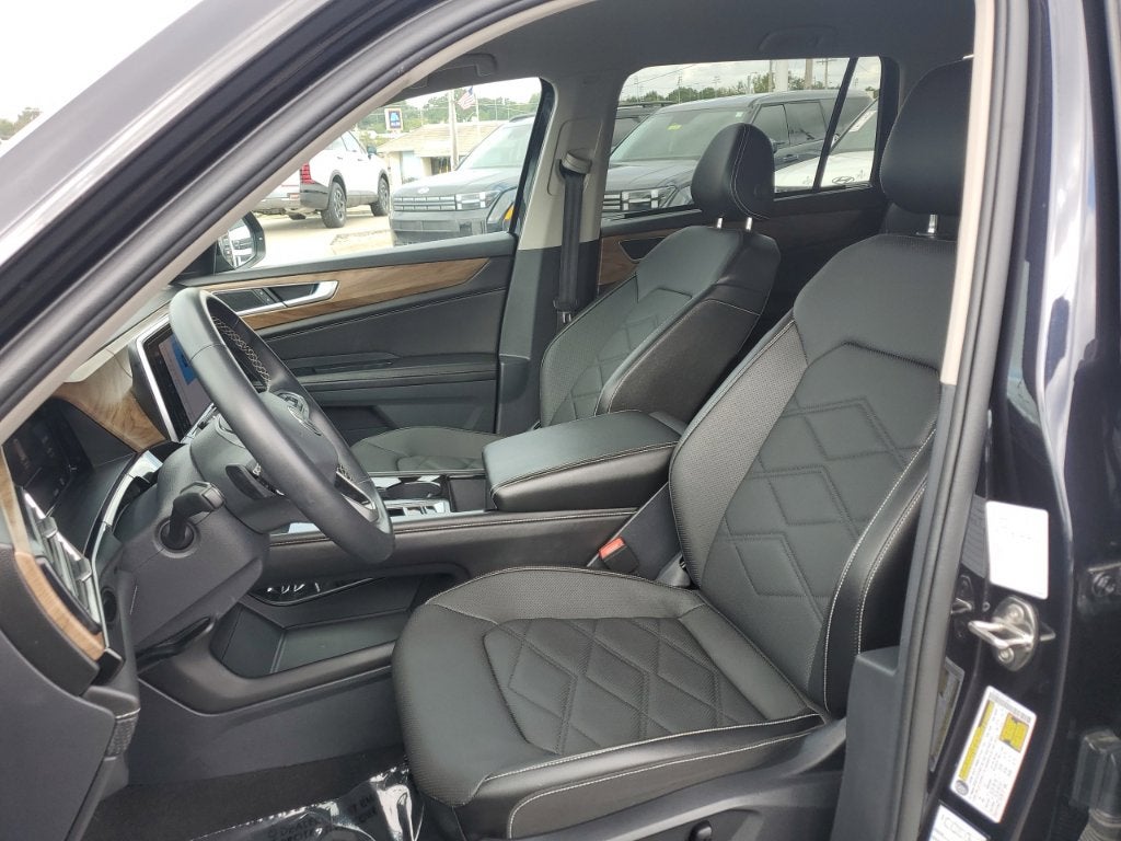 2025 Volkswagen Atlas 2.0T SE w/Technology