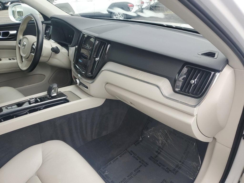 2023 Volvo XC60 B5 Plus Bright Theme
