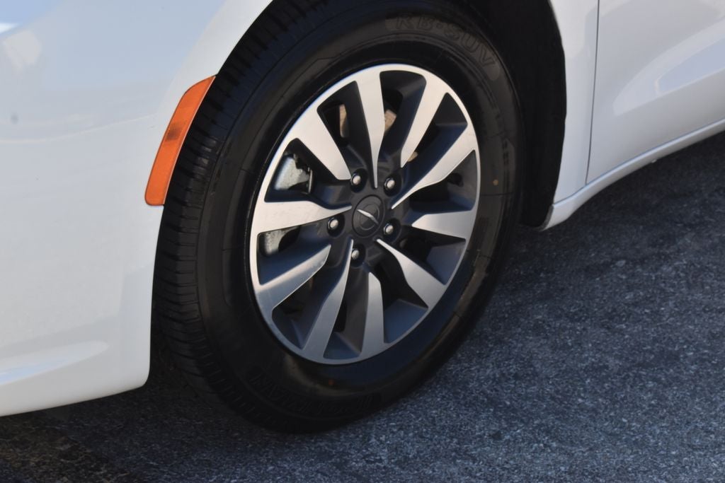 2024 Chrysler Pacifica Hybrid Select
